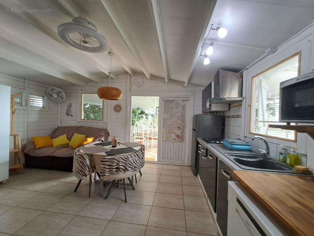 Maison à RIVIERE-PILOTE