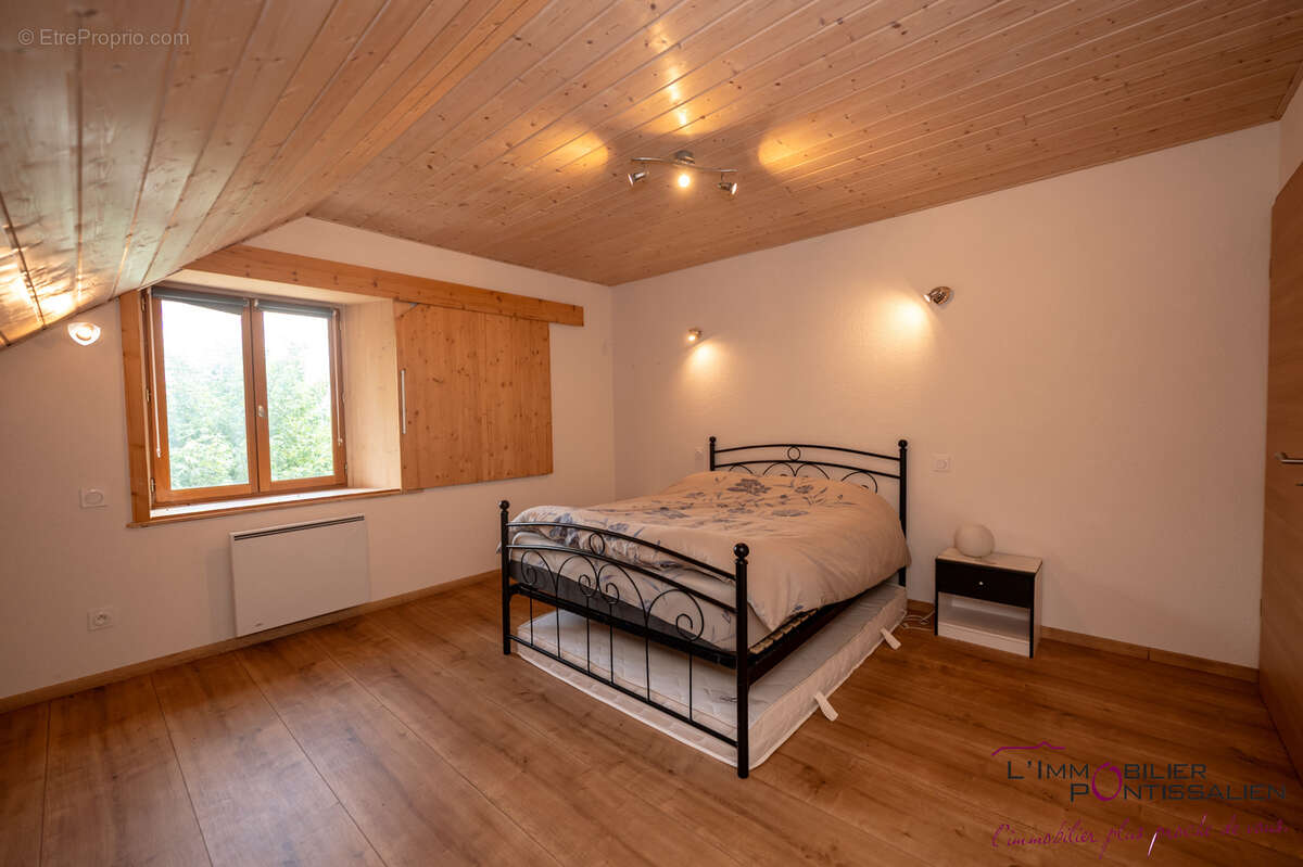 Maison de caractere offrant de beaux volumes - photo 40