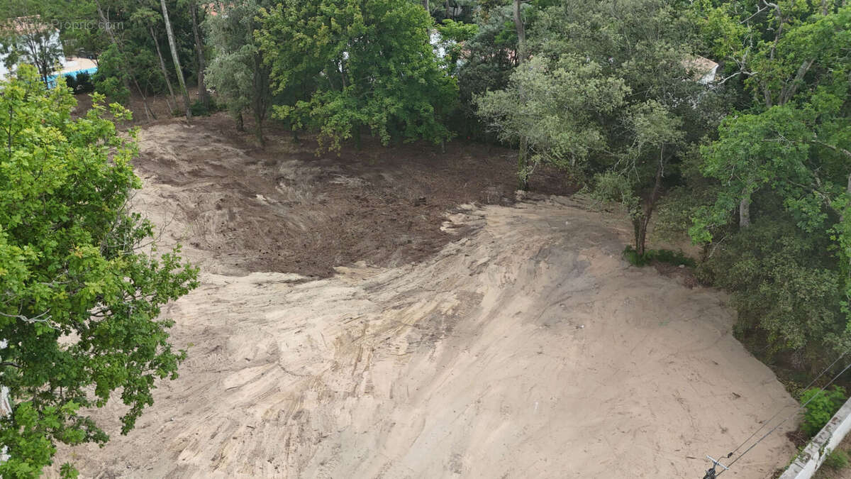 2 terrains - Idéalement située à Saint-Jean-de-Monts - photo 2