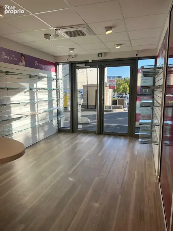 Local commercial 120 m2 à Roquebrune sur Argens - photo 3