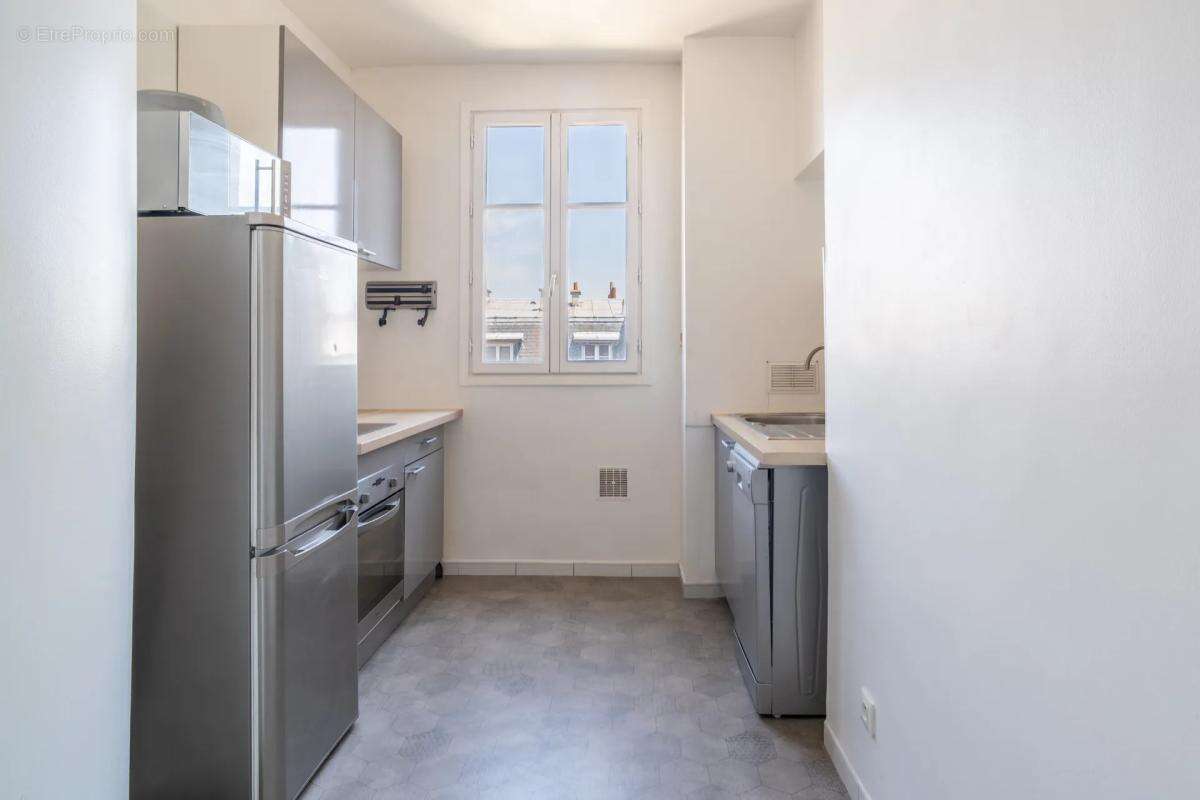 Appartement à COURBEVOIE