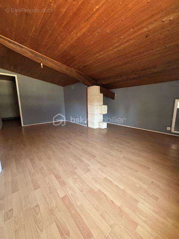 Maison De Caractère en Pierre à rénover De 90M2 - 3 Chambres + Bureau - Jardin - Fort potentiel - photo 5