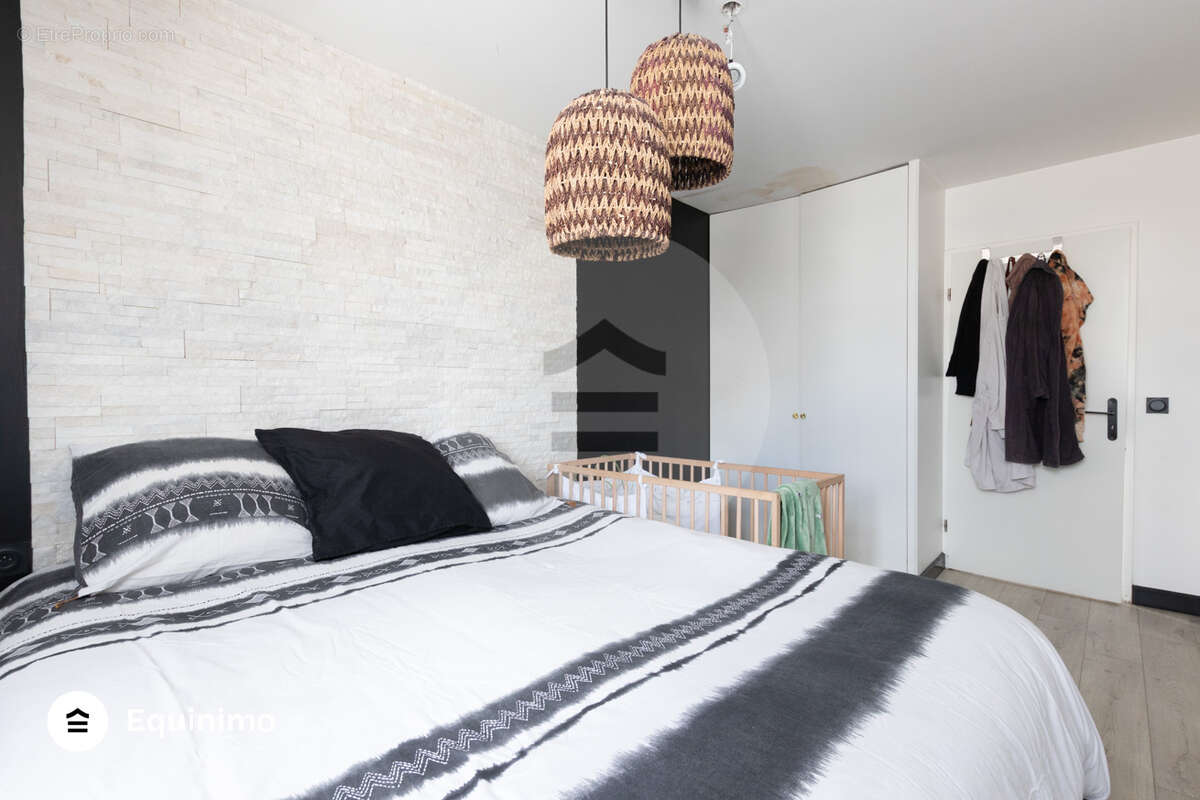 Appartement à LES LILAS