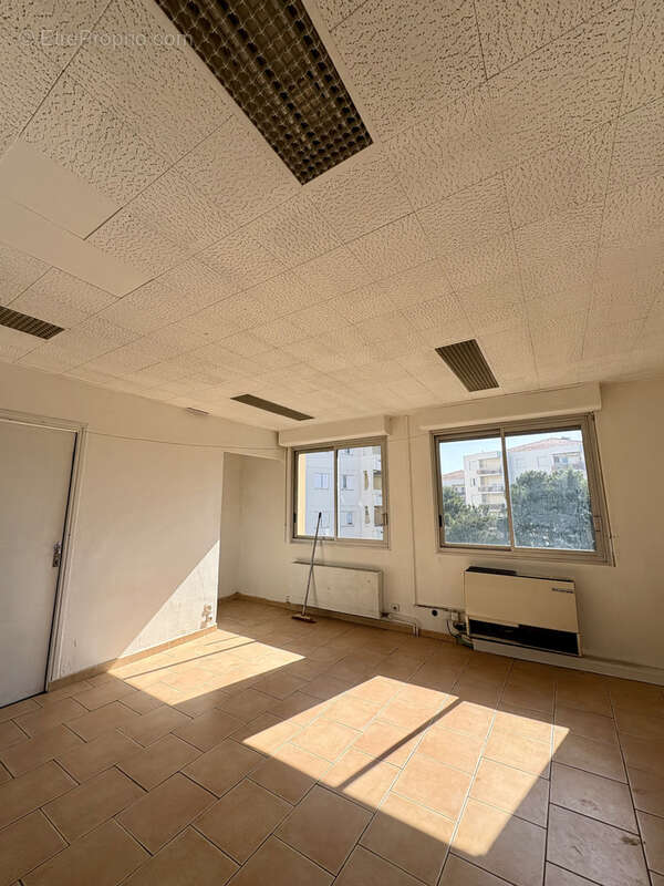 Local professionnel de 99,94 m2   Aix-en-Provence - photo 4