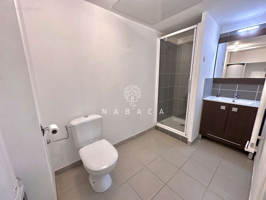 Appartement à LA ROQUETTE-SUR-SIAGNE