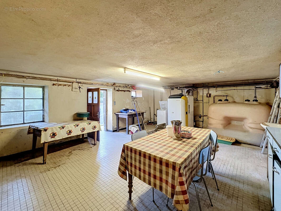30MN CLERMONT SUD - Maison avec dépendances et terrain - photo 15