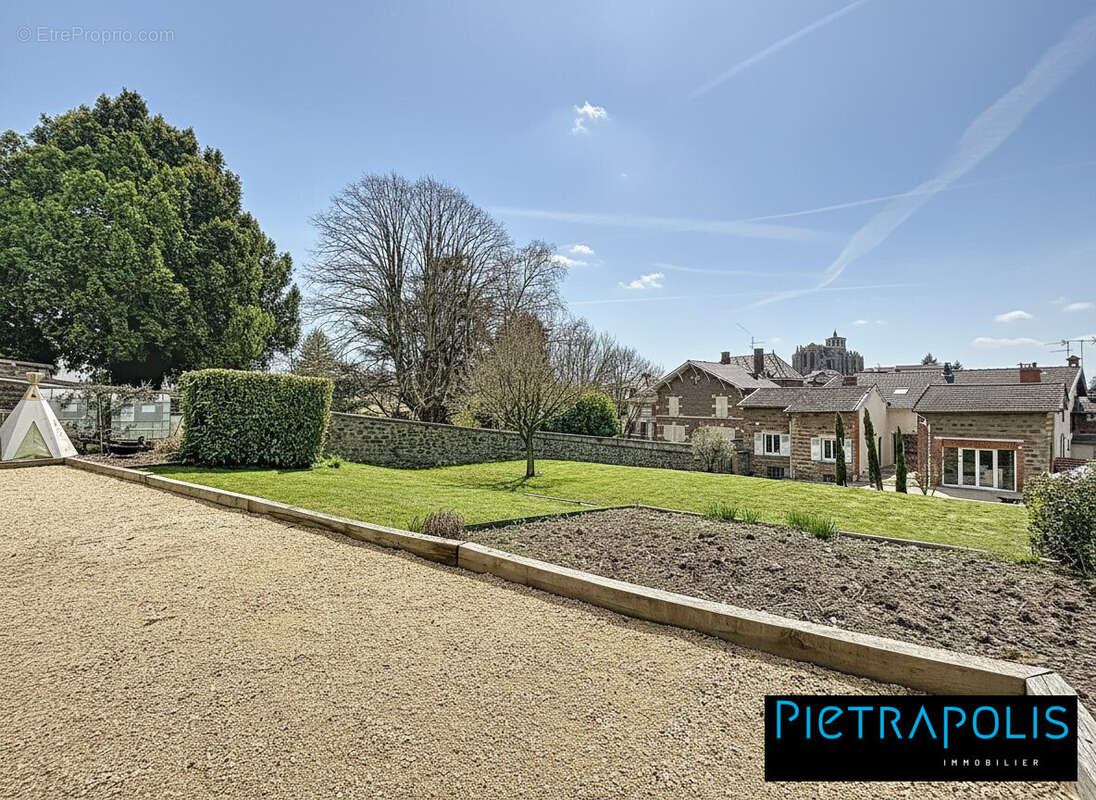 Maison à SAINT-SYMPHORIEN-SUR-COISE