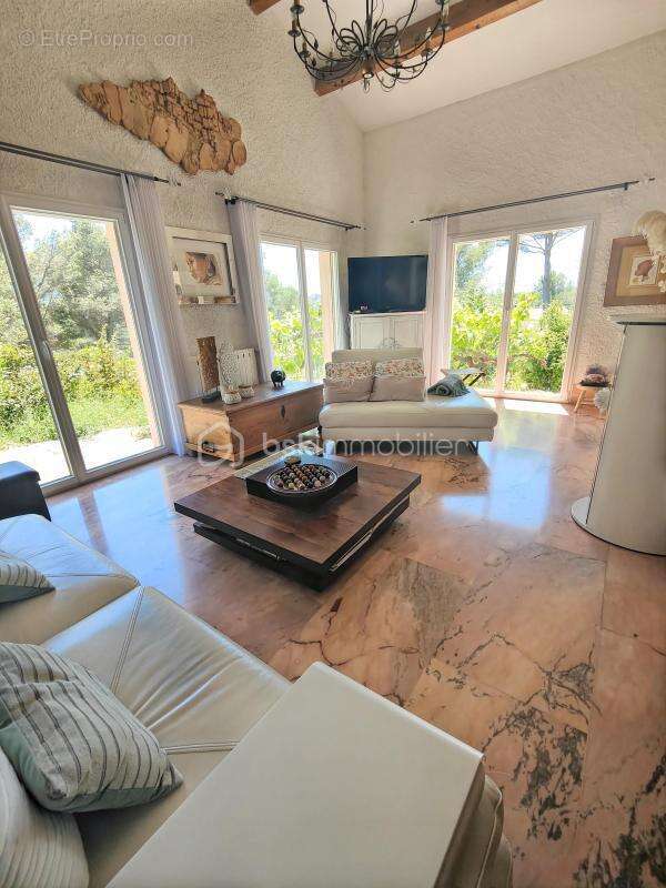 Maison à VENTABREN