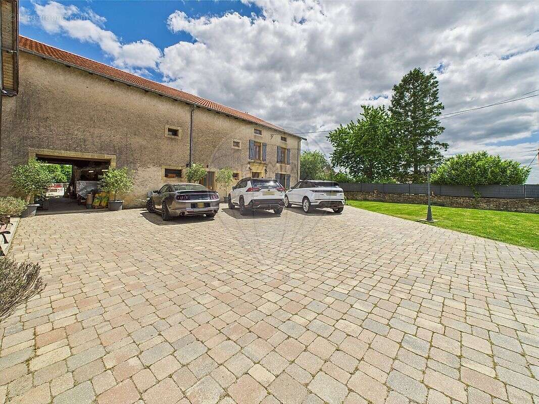 Maison à MAIRY-MAINVILLE