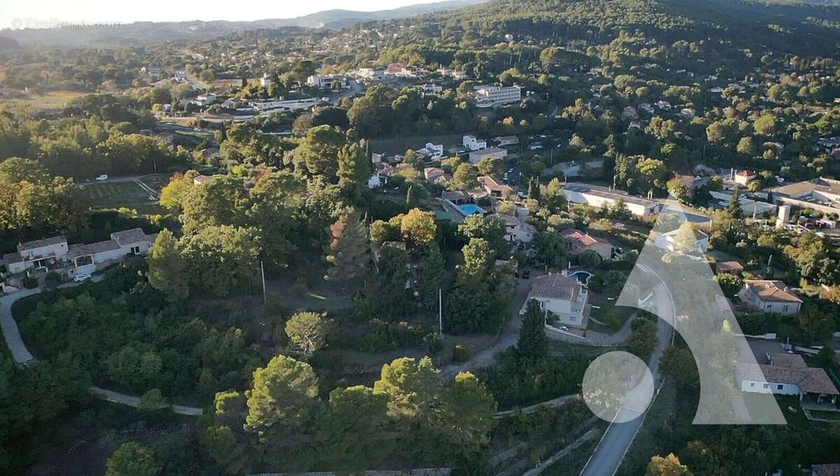 Terrain à DRAGUIGNAN