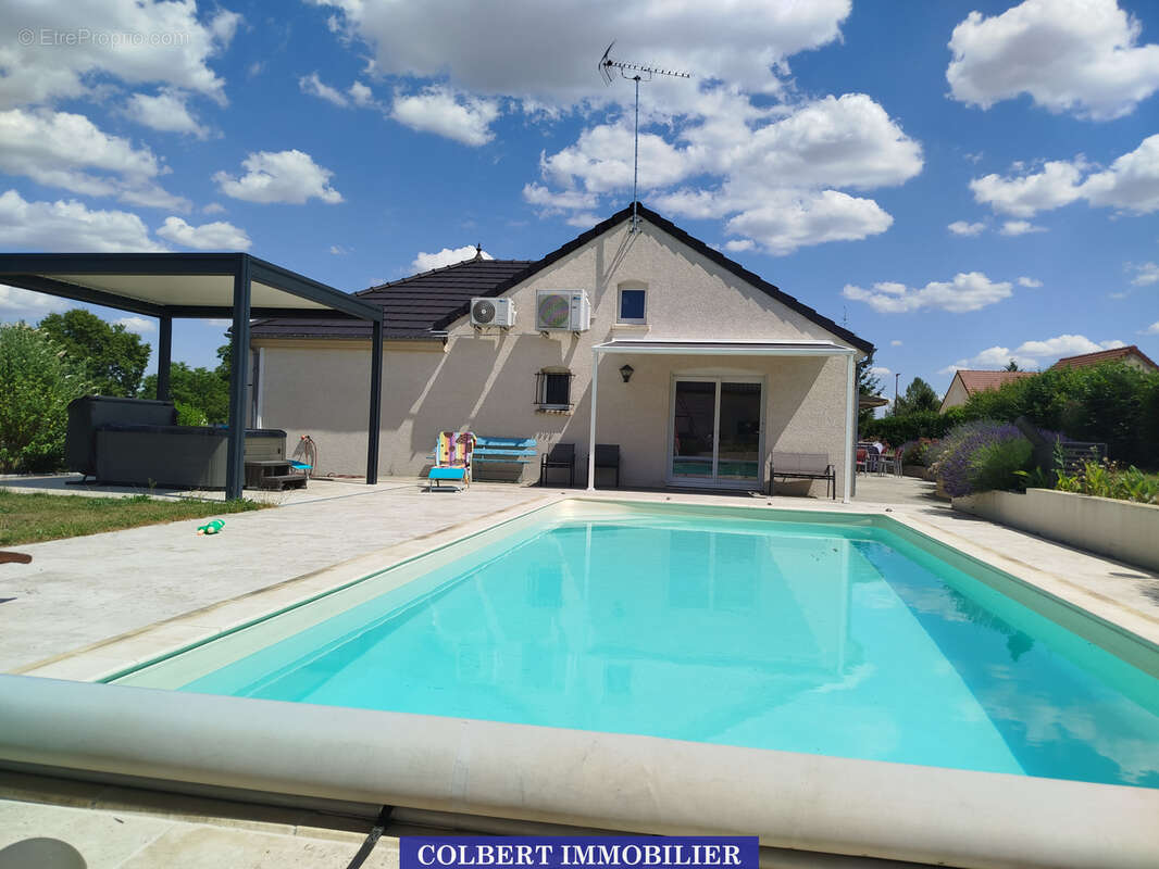 Pavillon contemporain avec prestations haut de gamme et vaste dépendance - photo 3