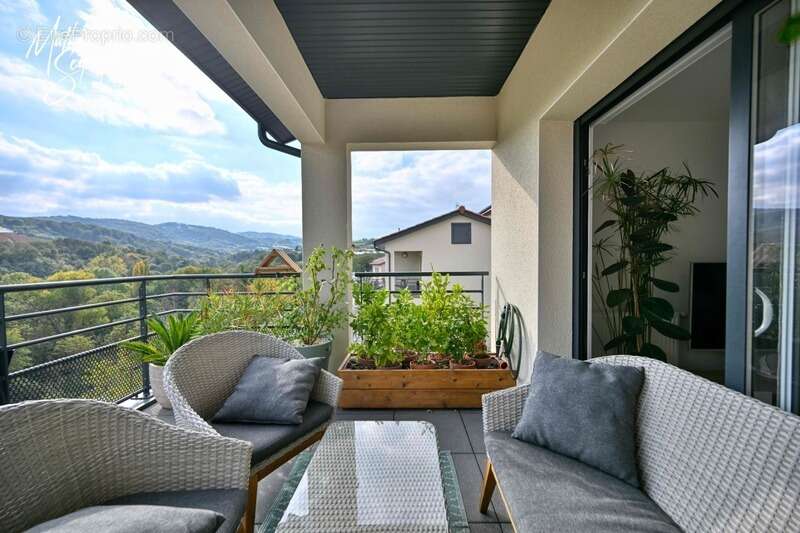 Appartement à THURINS