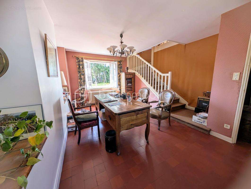 Maison bourgeoise proche bourg avec grand terrain - a renover - photo 3