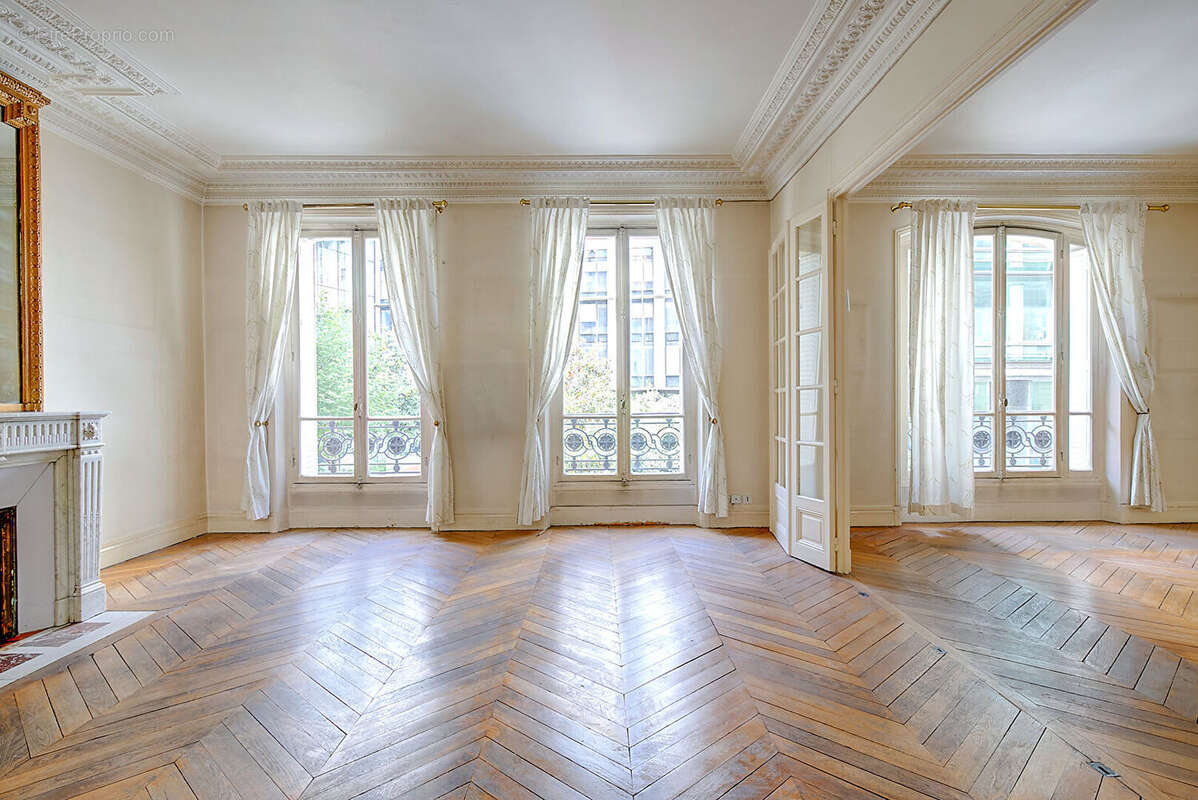 Appartement à NEUILLY-SUR-SEINE