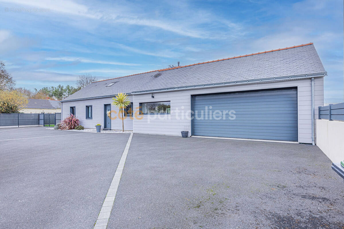 Maison à SAINT-HERBLON