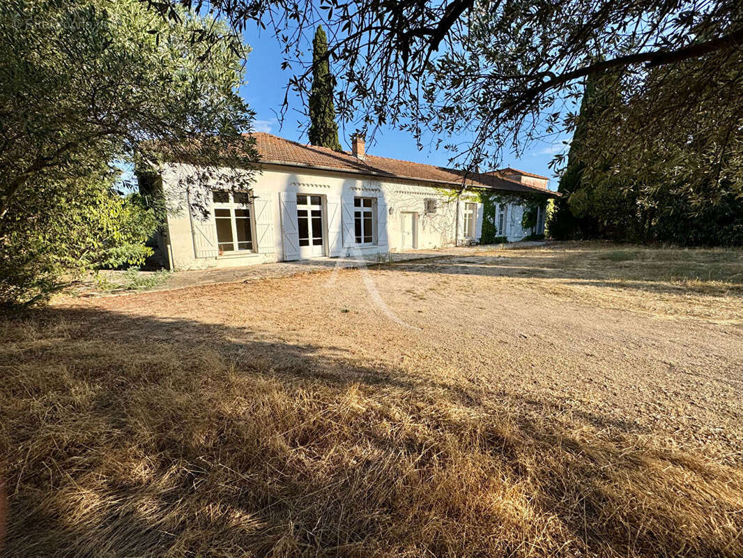 Maison Nimes 7 pièce(s) 257.42 m2 - photo 2