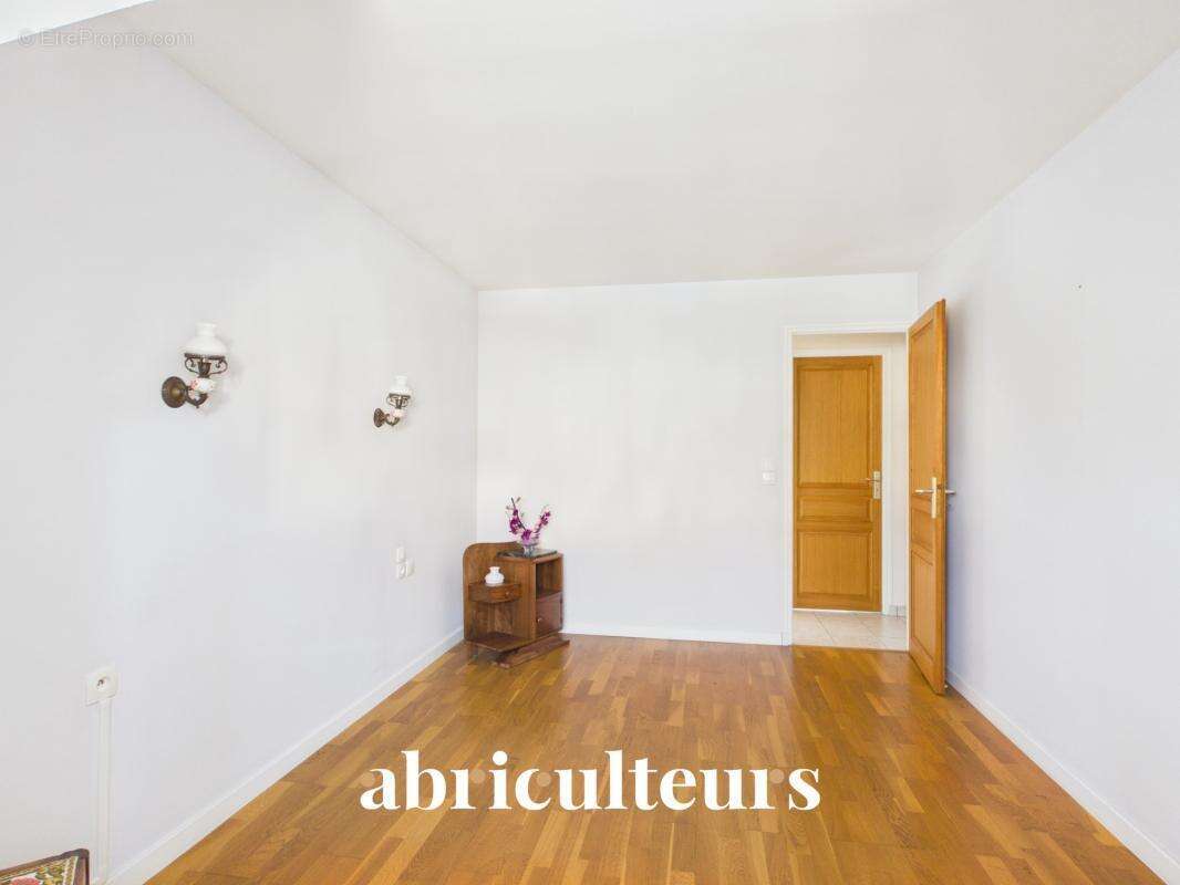 Maison familiale de 107m² avec terrasse et jardin - en vente à Versailles Porchefontaine (78000) - photo 13