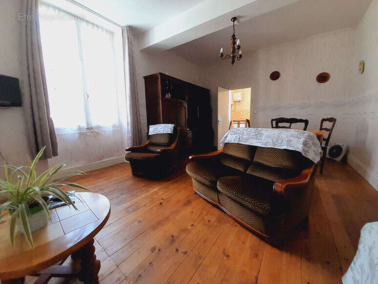 Appartement à BOURBON-L&#039;ARCHAMBAULT