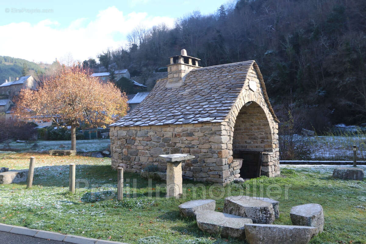 Maison à SAINT-LEGER-DE-PEYRE