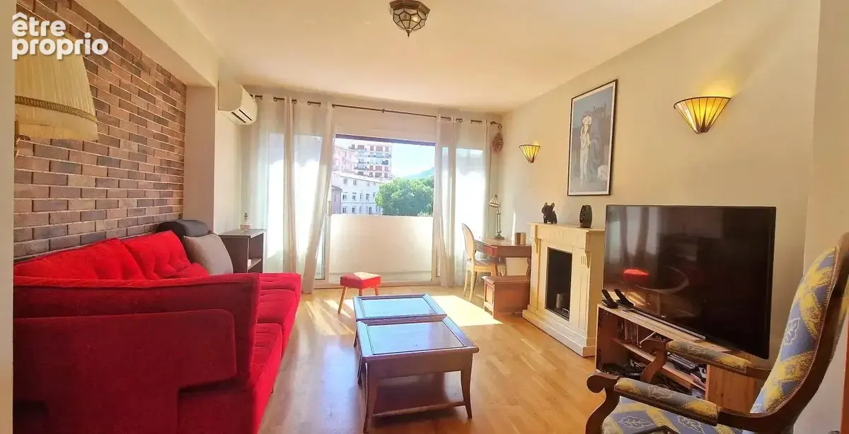 Grand F4 de 98 m² proche du centre ville - photo 3