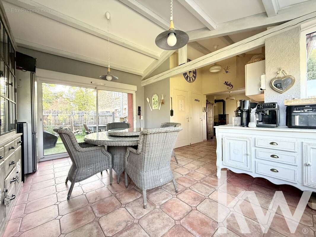 Maison à VERNET-LA-VARENNE