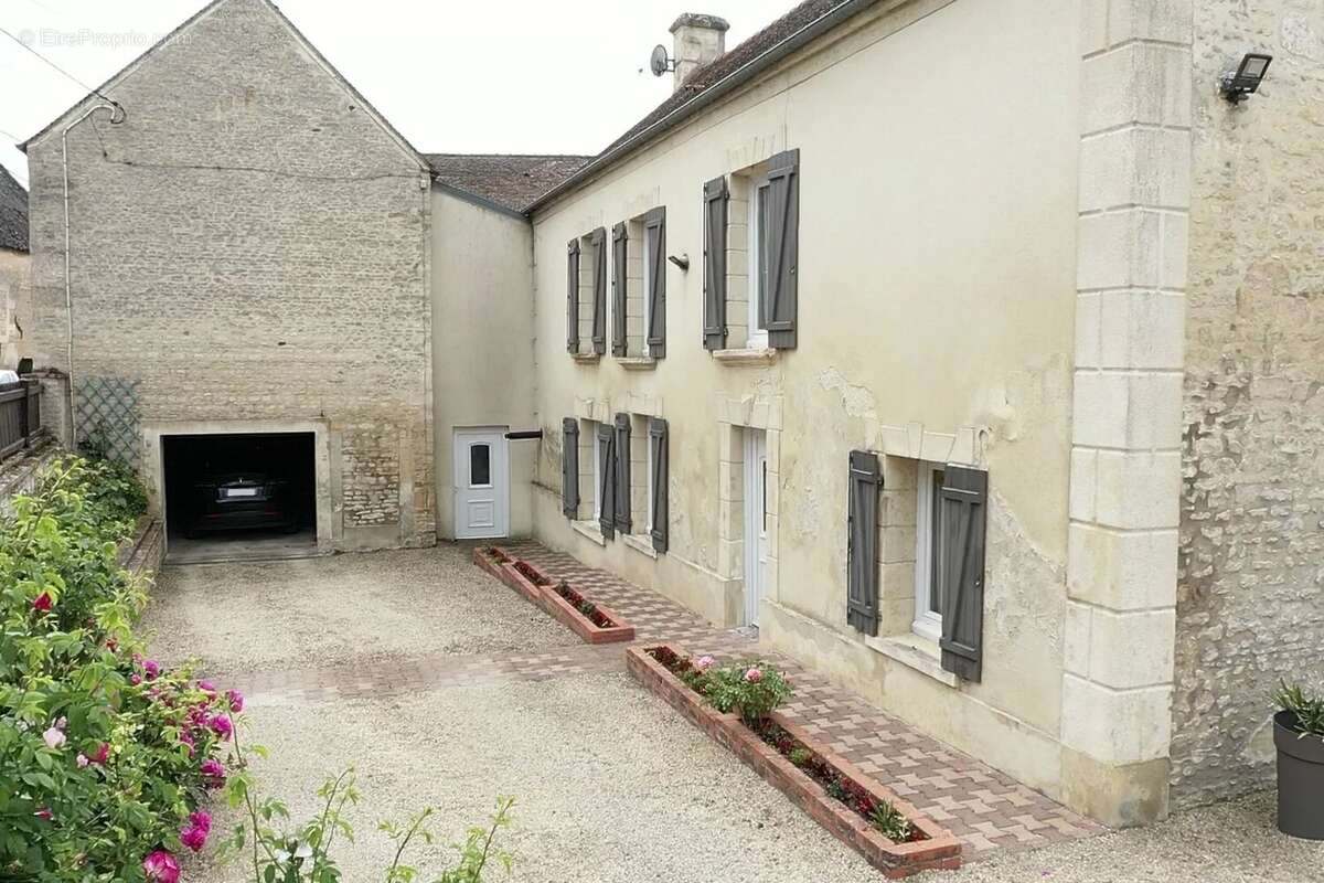 Maison à SAINT-PIERRE-SUR-DIVES