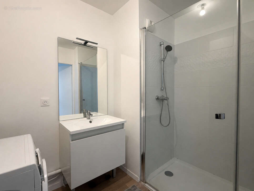 Poitiers, Appartement vendu loué, T3, 2 chambres, Loggia, place de parking privative. - photo 15