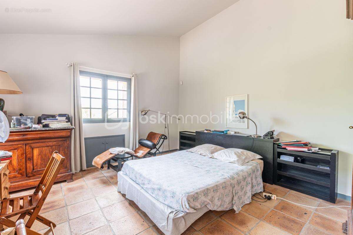 Maison à LE REVEST-LES-EAUX