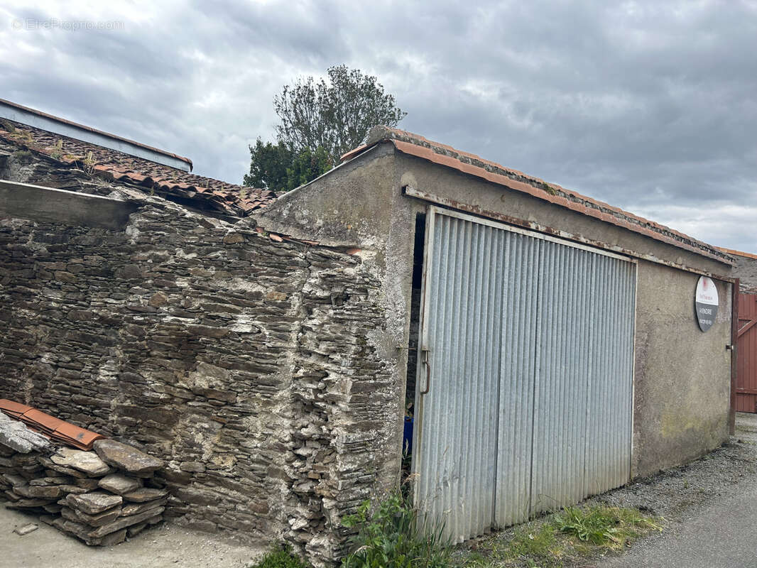 Parking à BARBECHAT