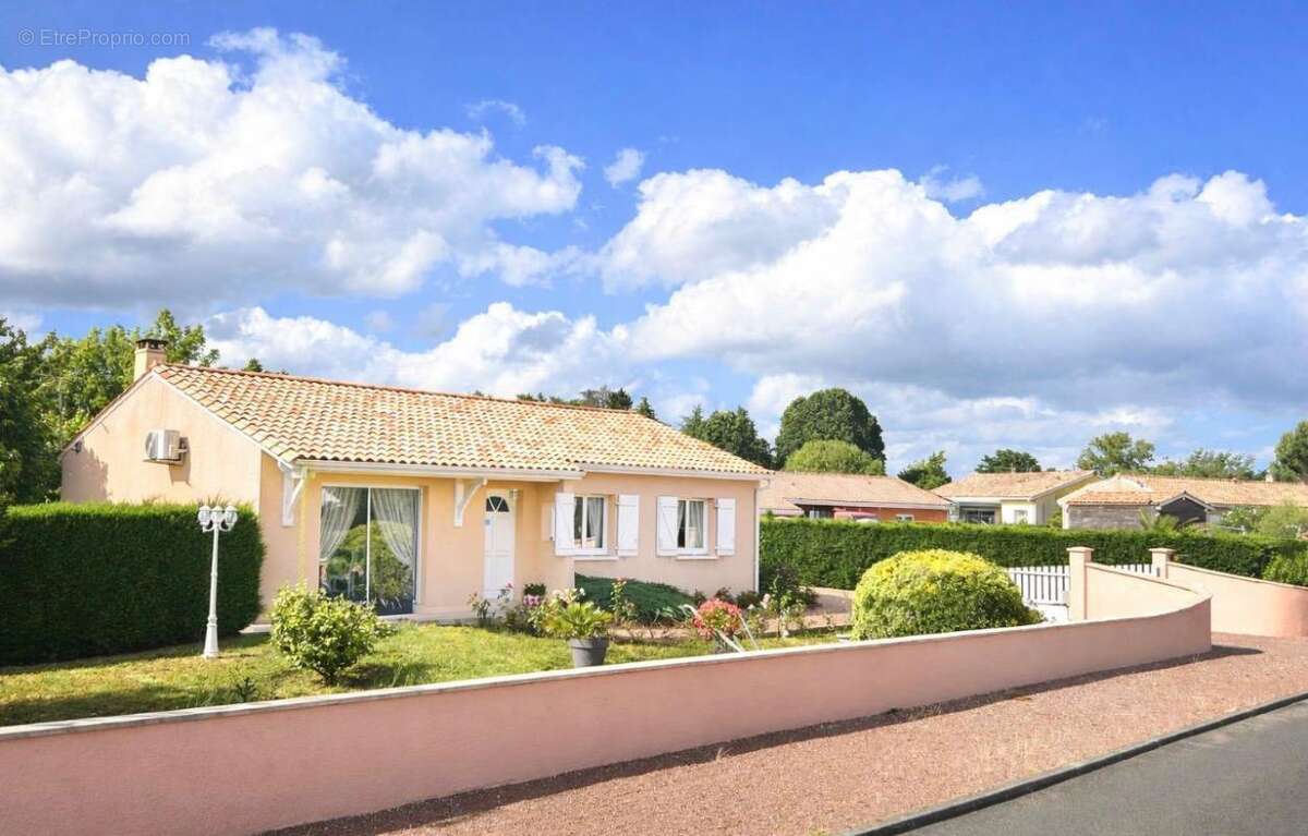 Tout proche de Saint-André de Cubzac à Marsas - Maison contemporaine  soigneusement entretenue 5 pièce(s)  96 m² habitables sur  - photo 3