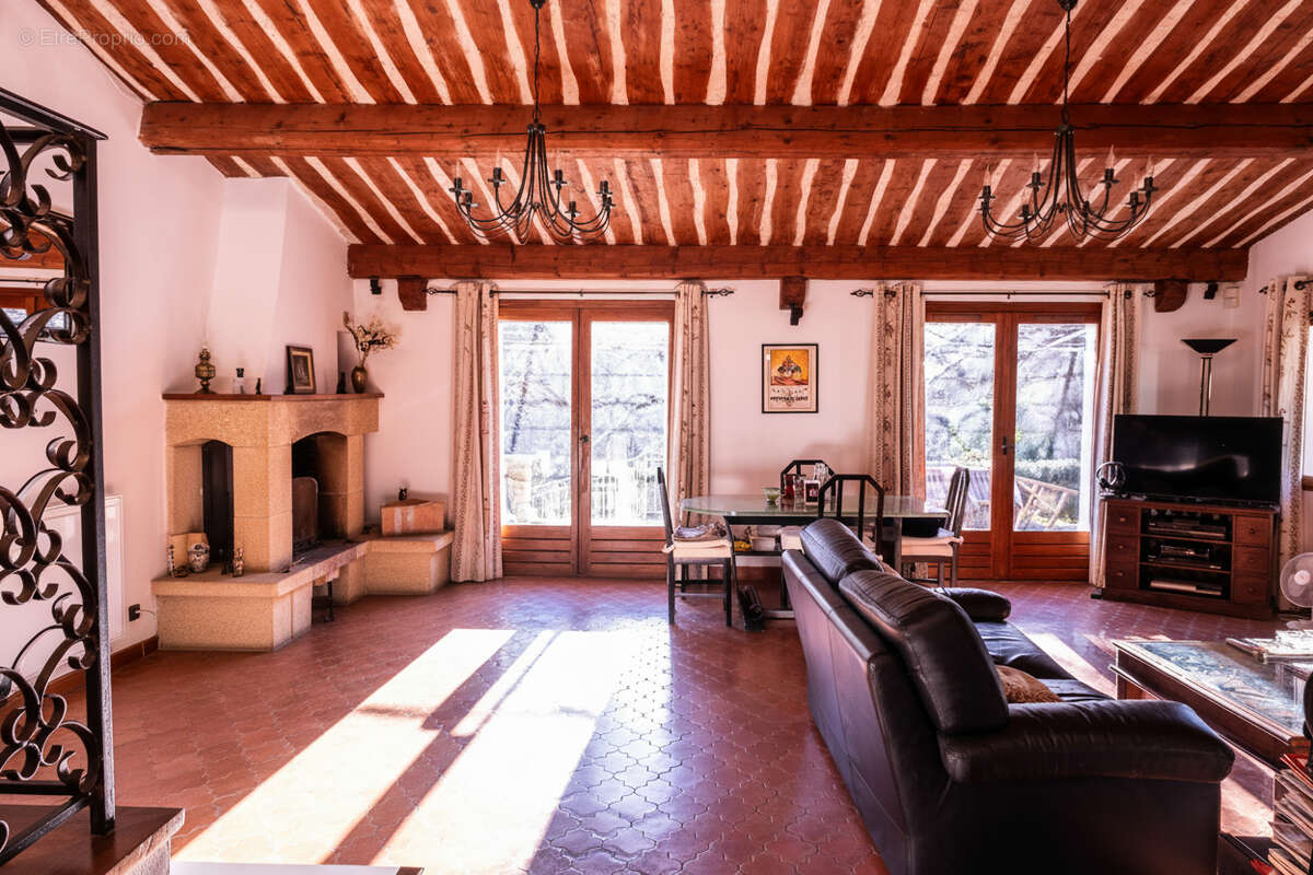 Maison à MEOUNES-LES-MONTRIEUX