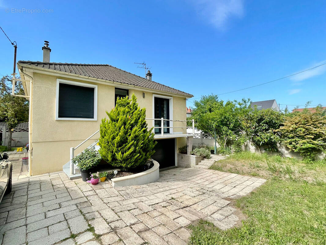 Maison à SARTROUVILLE