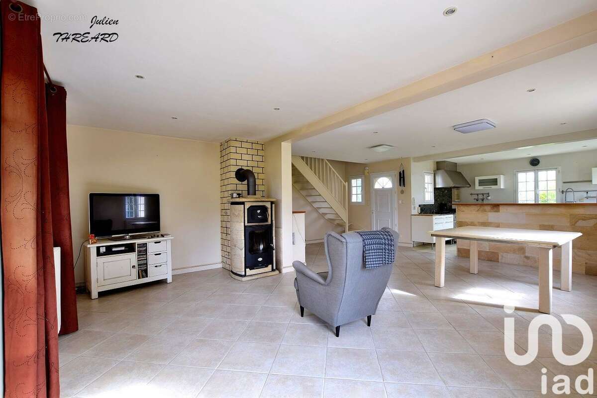Maison 224 m² à Le Louroux  - photo 5