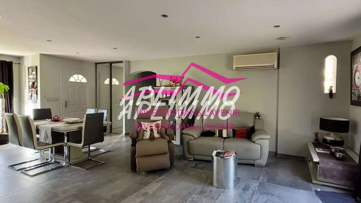 Maison à SAINT-MONTAN