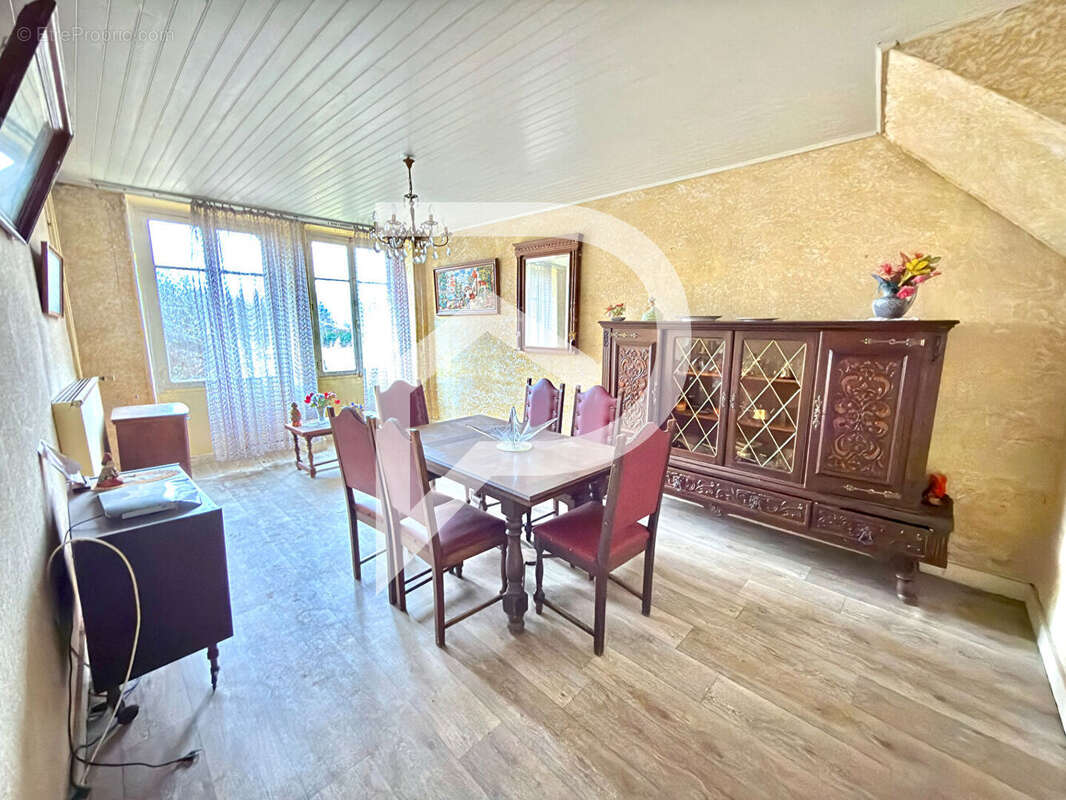 Maison à NEUILLY-L'EVEQUE