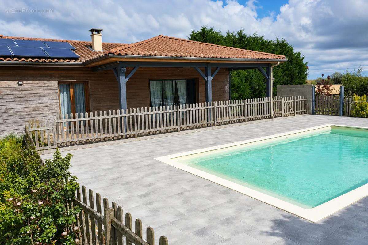 Maison à AUSSAC-VADALLE