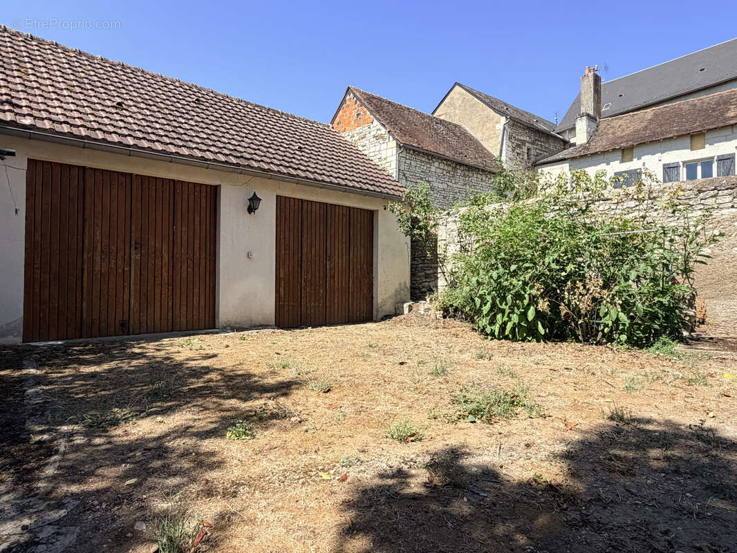 EXCLUSIVITÉ   NAINTRE (86) Maison de bourg avec jardin et double garage - photo 3