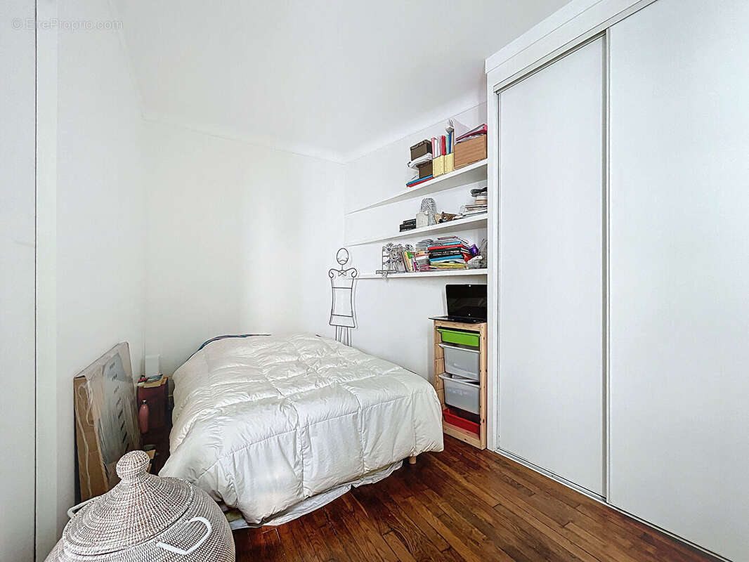 Appartement à COURBEVOIE