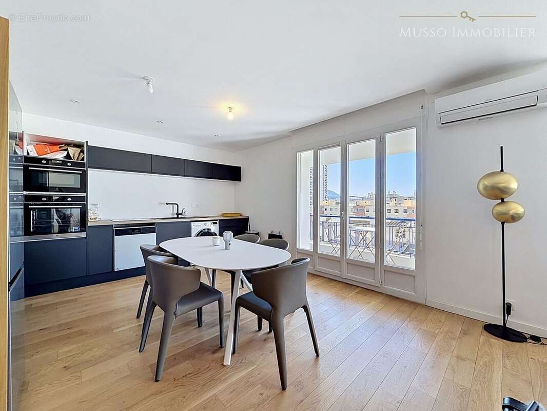 Appartement 82 m² à Marseille-8e  - photo 3