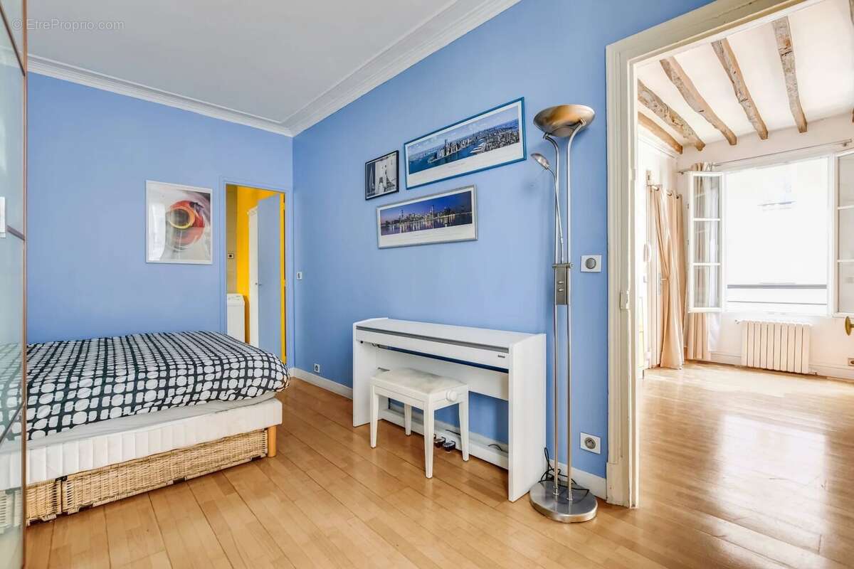 Appartement à PARIS-3E