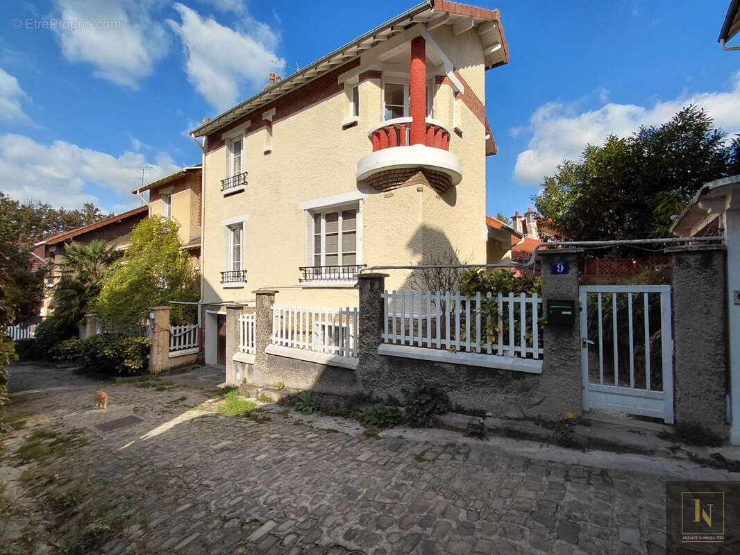 Maison à PARIS-19E