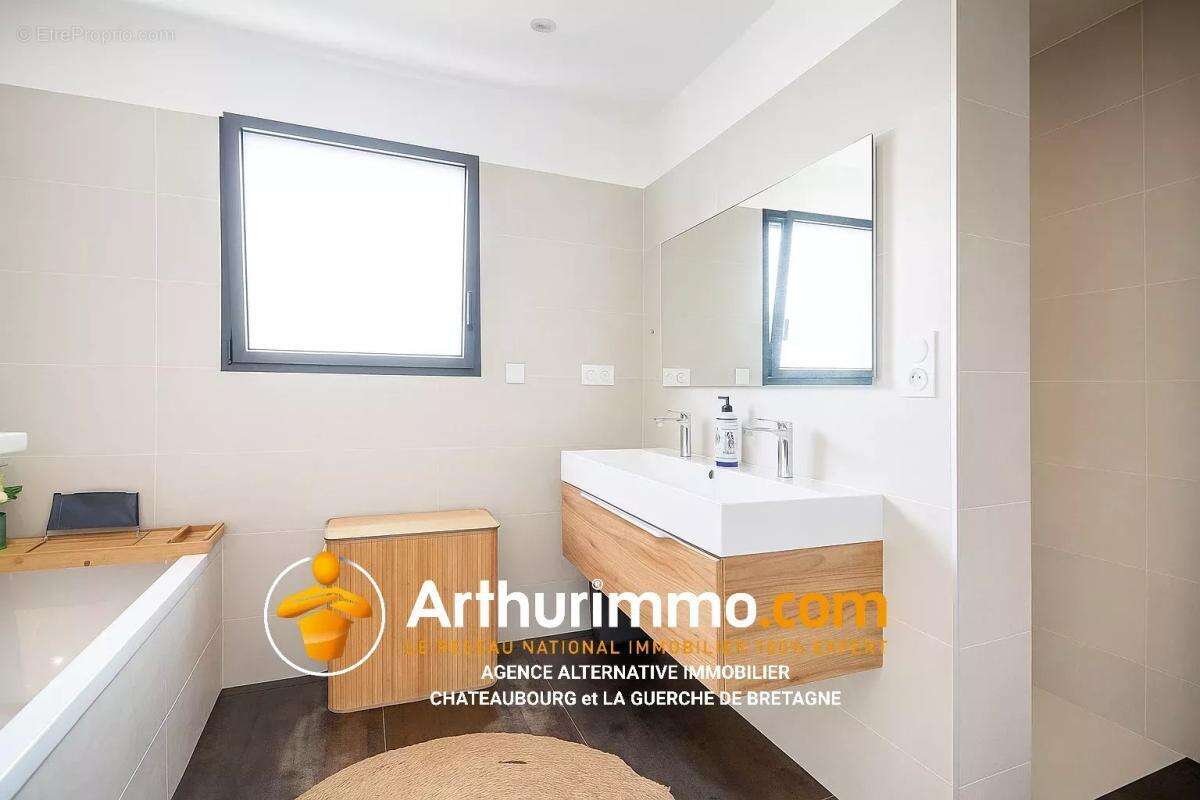 Maison à SAINT-ERBLON