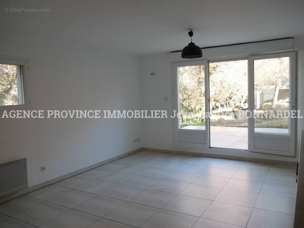 Appartement à LA BAUME-DE-TRANSIT