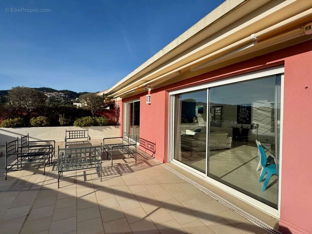 Appartement à MANDELIEU-LA-NAPOULE