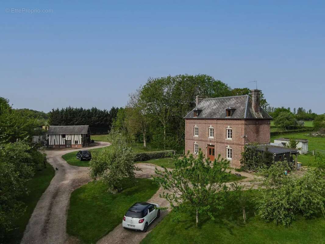 Maison à FERRIERES-SAINT-HILAIRE