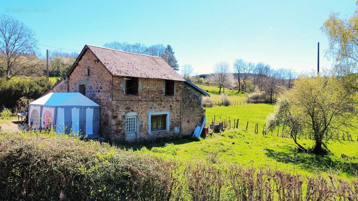 Maison à CUSSY-EN-MORVAN