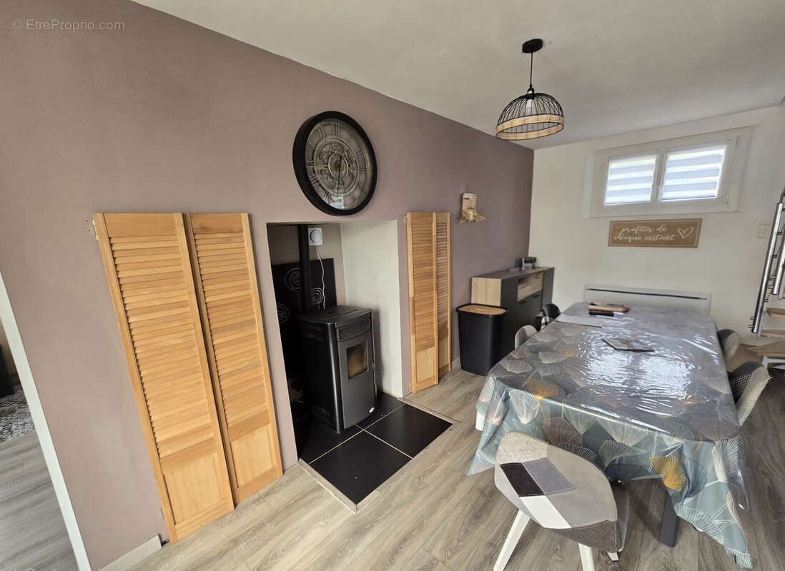 Maison à FEUQUIERES-EN-VIMEU