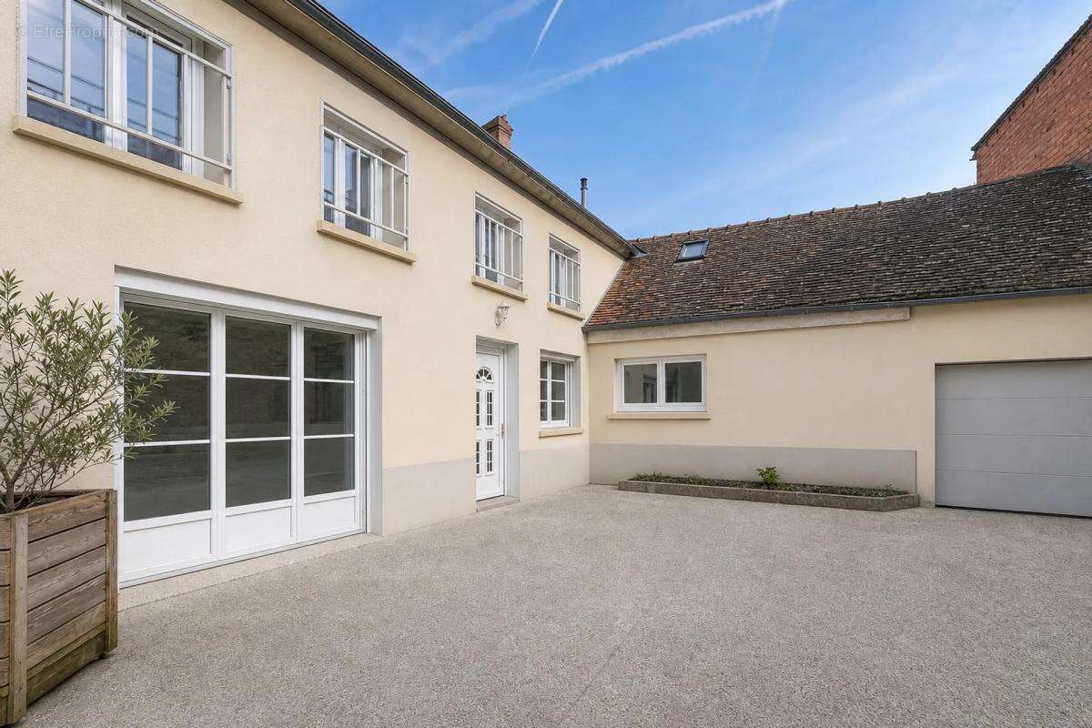 Belle maison de 7 pièces à Savins, 200 m² - photo 2