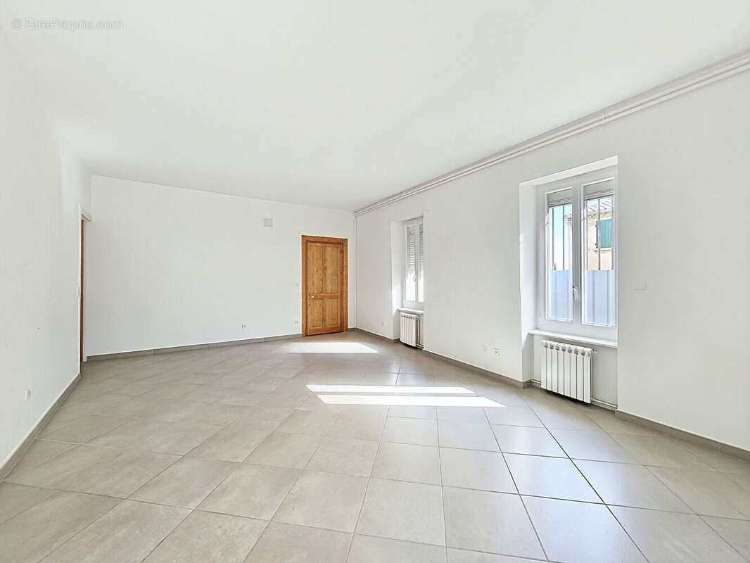 Maison de ville de caractère avec jardin et stationnements privés proche centre-ville - photo 5