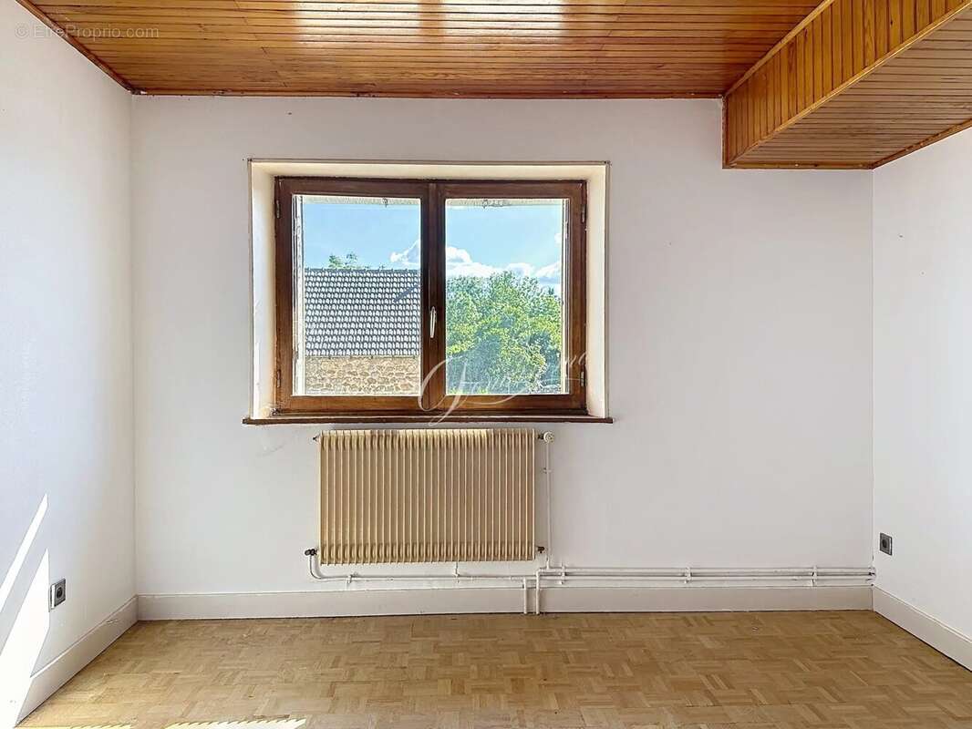 Appartement à LA ROCHE-EN-BRENIL